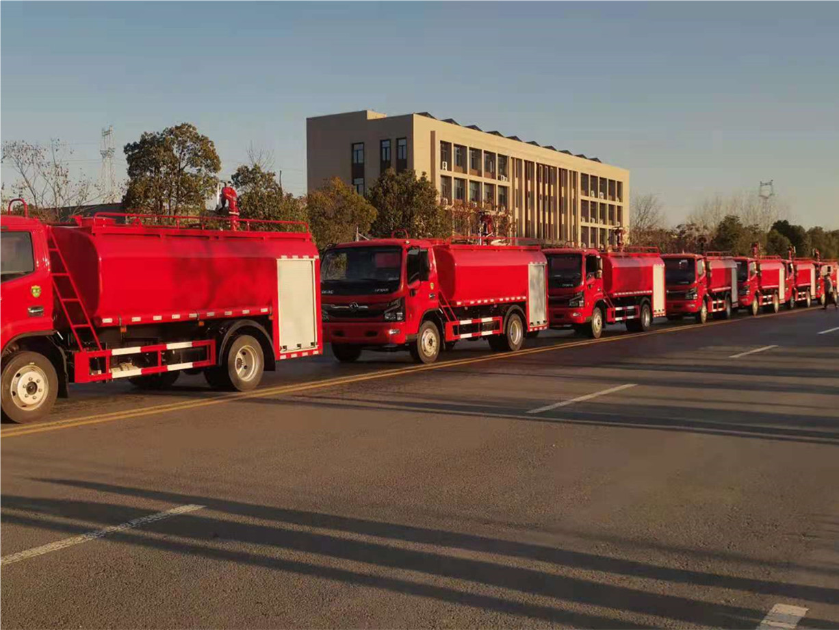 7噸單排大多利卡消防灑水車(chē)