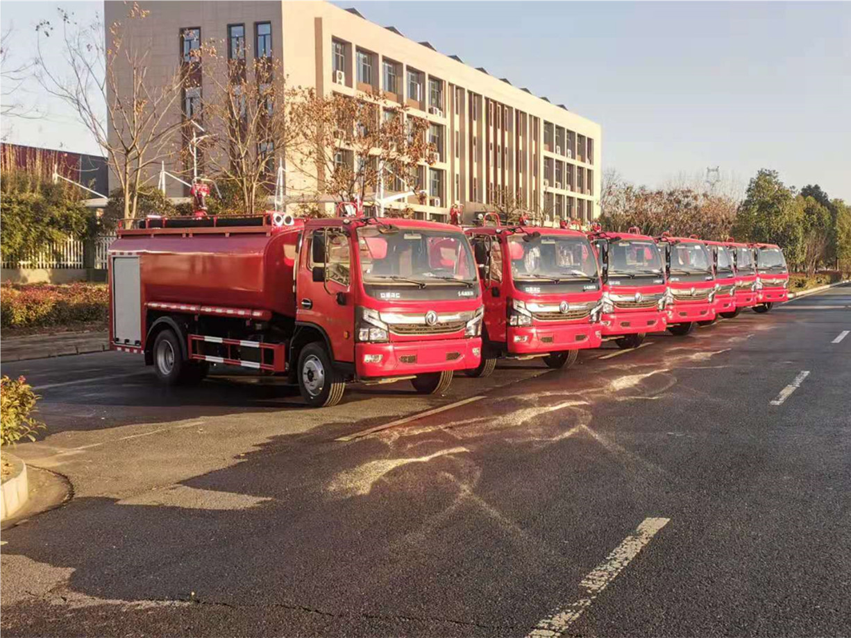 7噸單排大多利卡消防灑水車(chē)