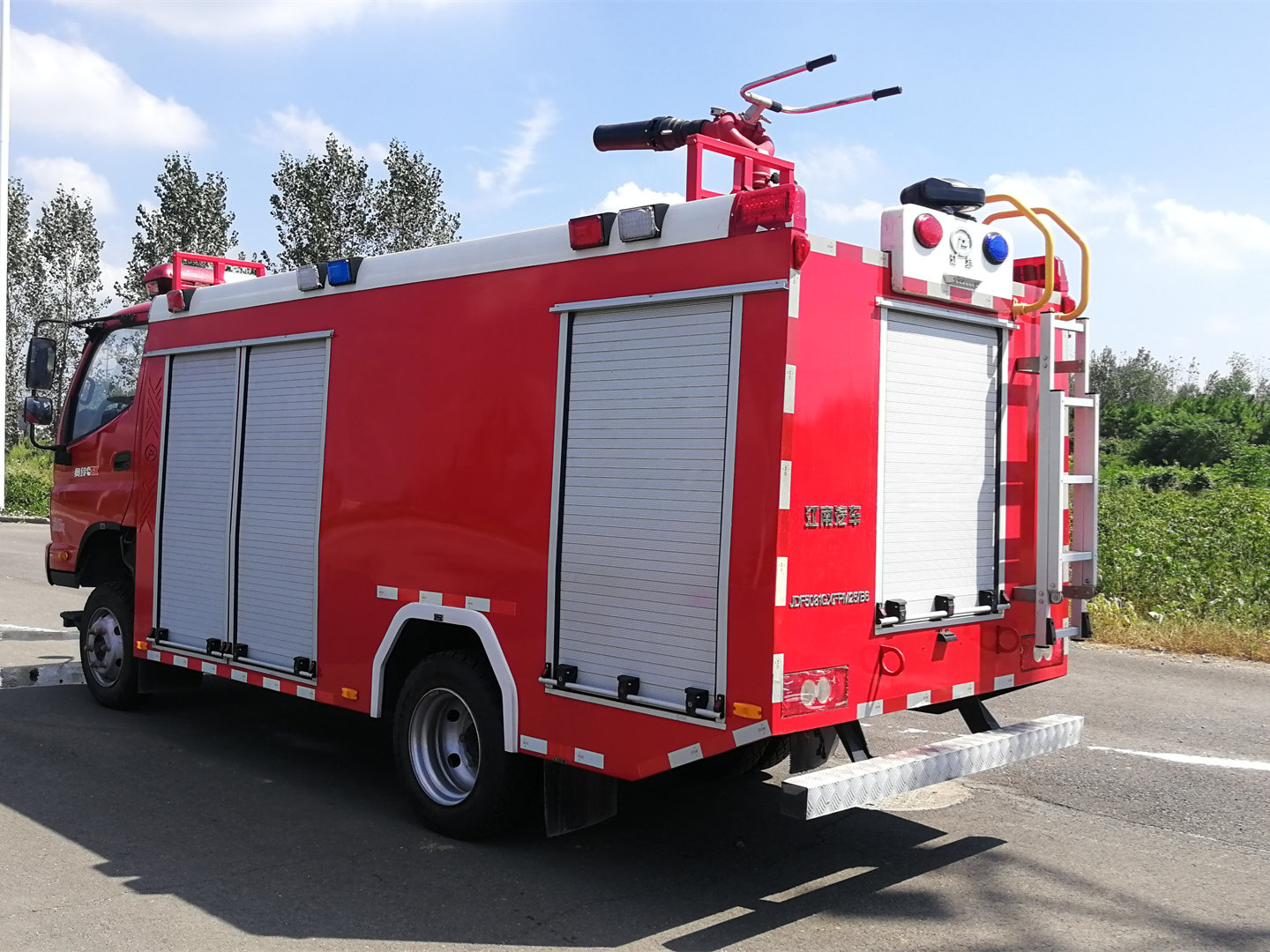 福田2.5噸水罐消防車(chē)