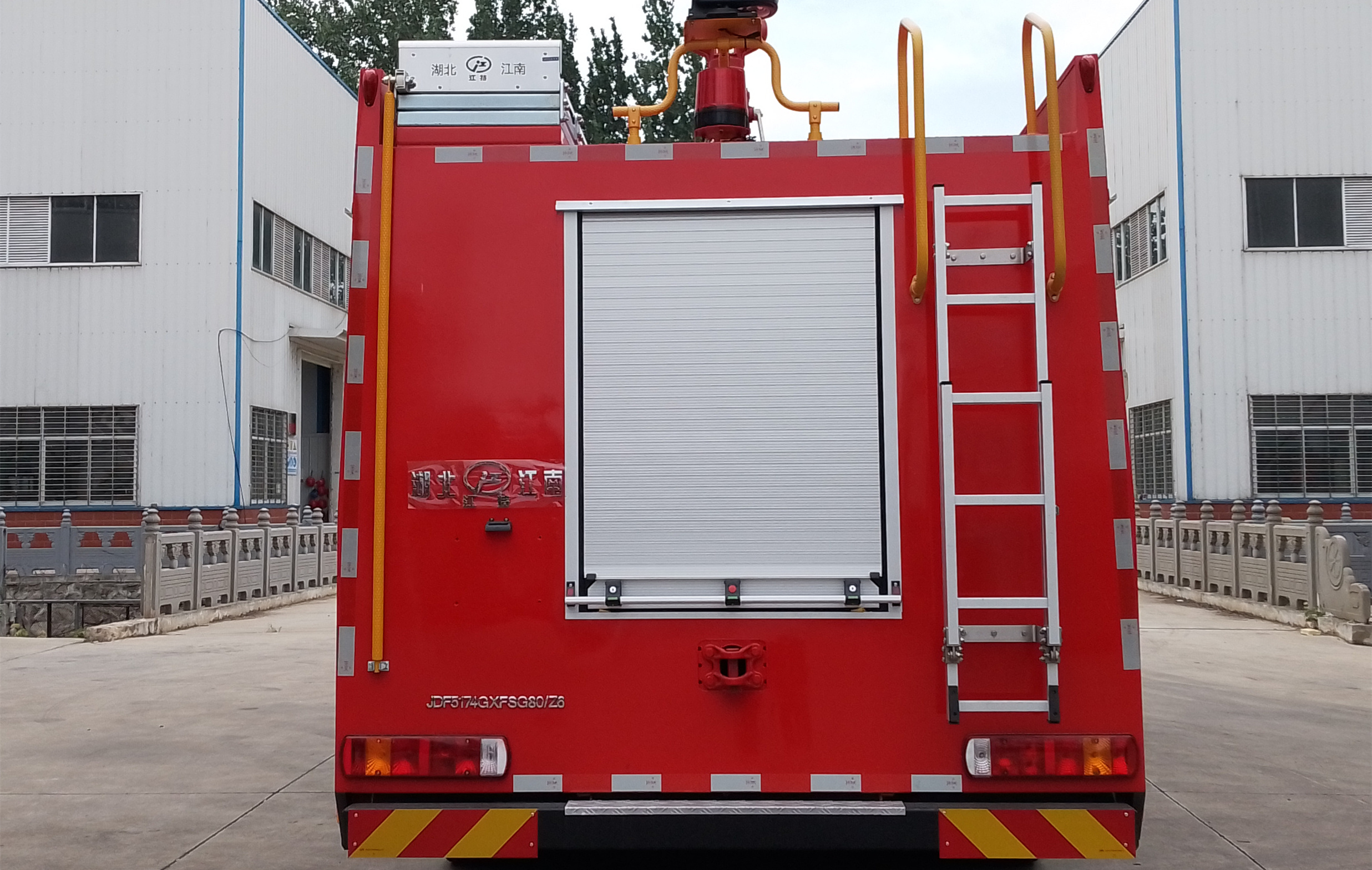 重汽8噸水罐消防車