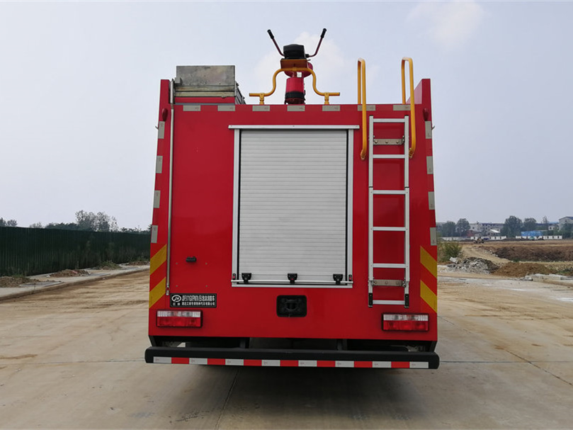 東風8噸水罐消防車