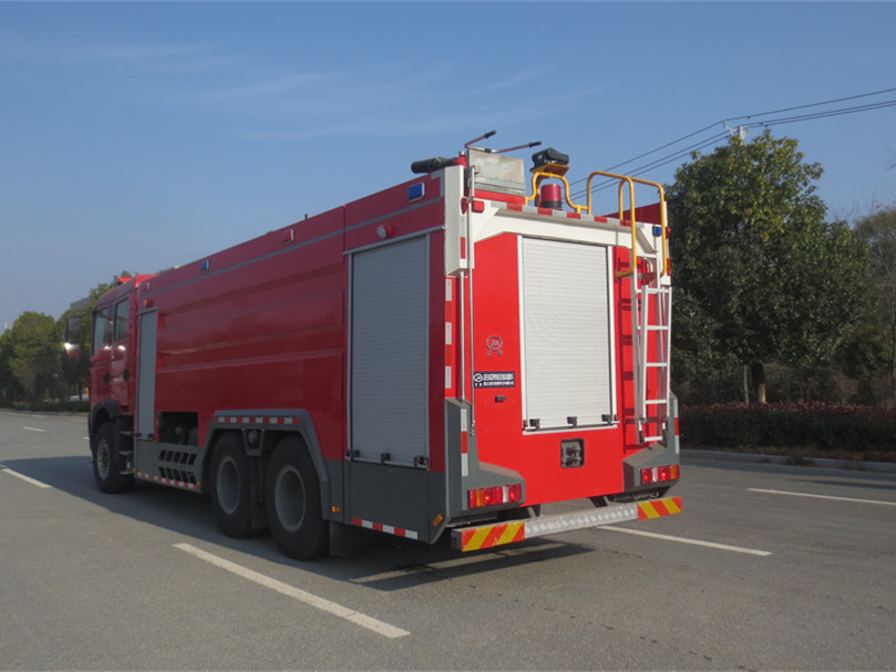 重汽16噸水罐消防車