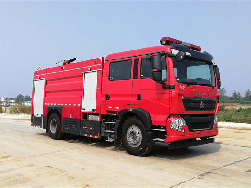 8噸重汽豪沃泡沫消防車(chē)