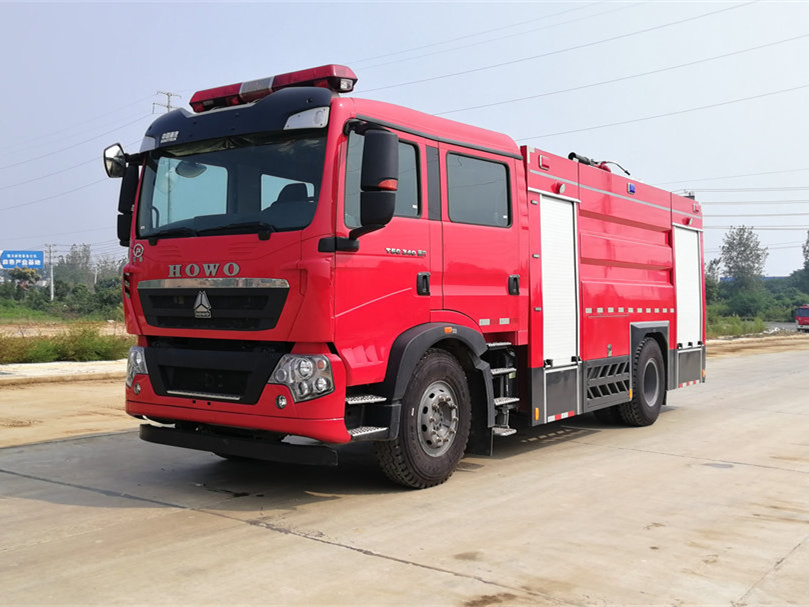 8噸重汽豪沃泡沫消防車
