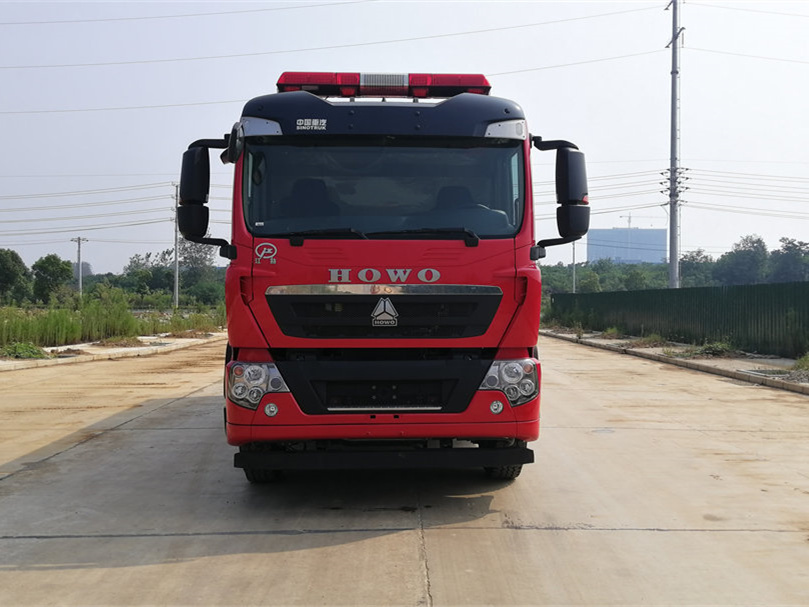 8噸重汽豪沃泡沫消防車(chē)