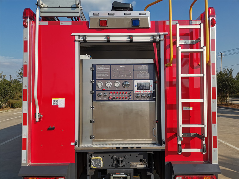 5.6噸重汽壓縮空氣泡沫消防車(chē)