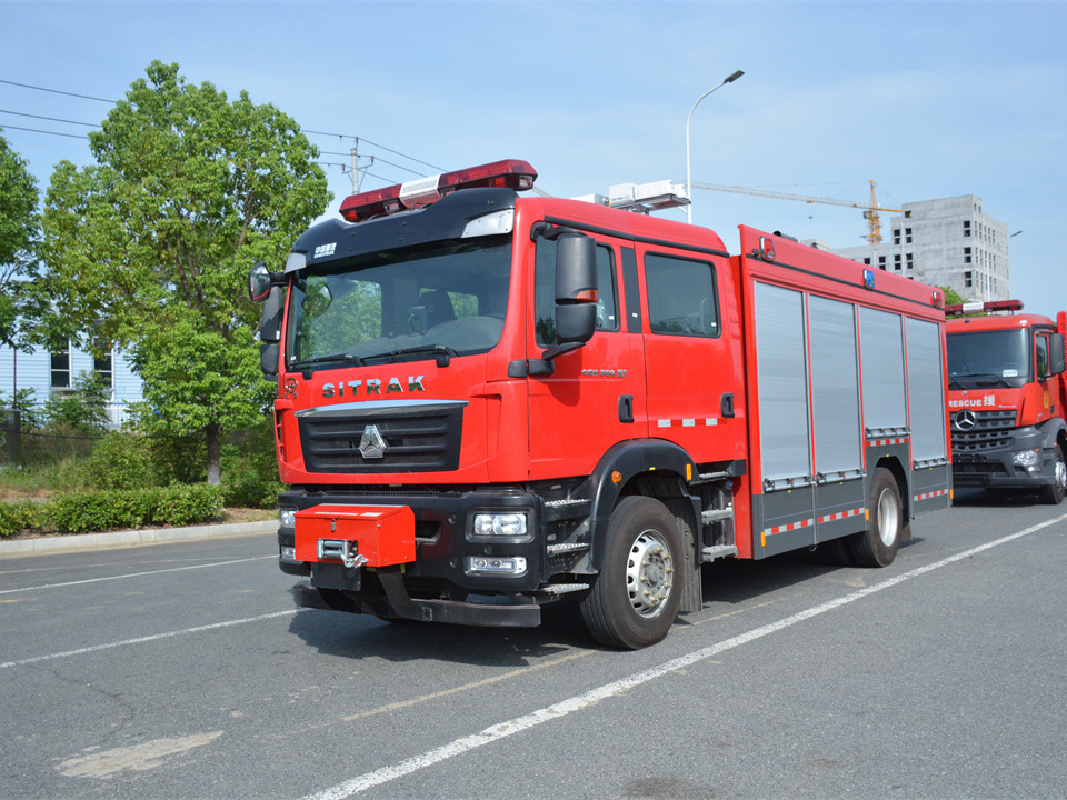 5.6噸重汽壓縮空氣泡沫消防車
