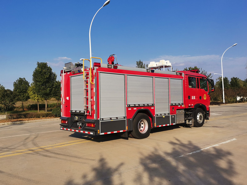 5.6噸重汽壓縮空氣泡沫消防車(chē)