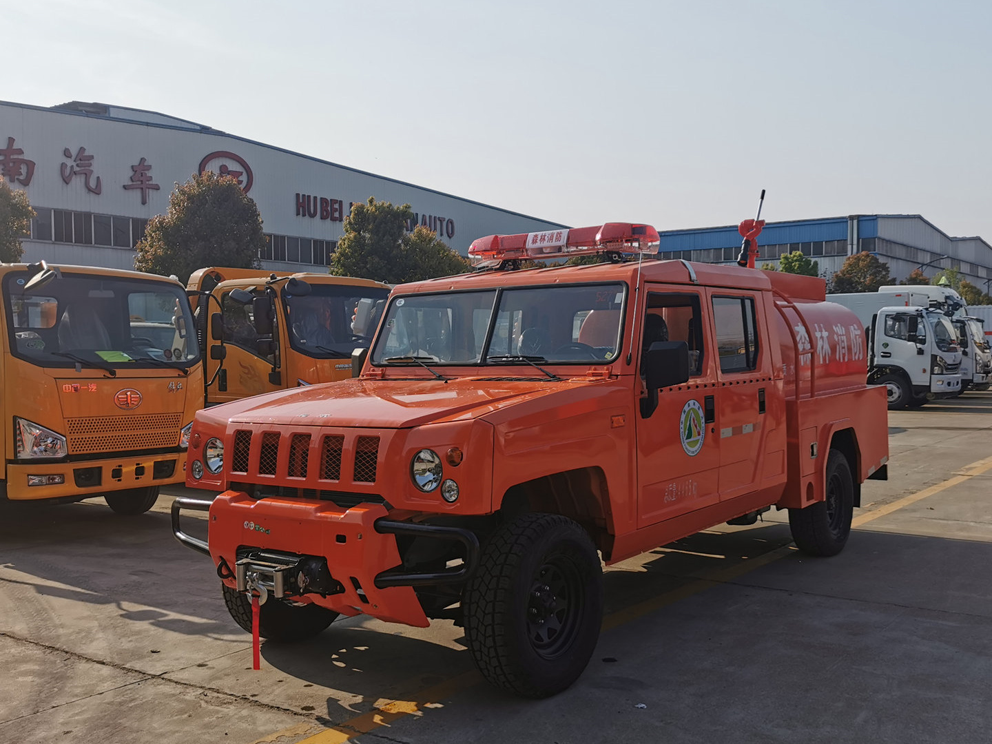 1.36噸四驅(qū)雙排灑水車(chē)