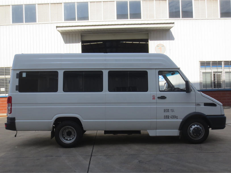 依維柯15座運兵車